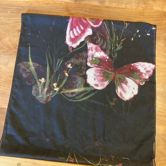 Black butterfly scarf - Picture 2 of 2